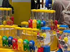 -m豆巧克力世界(上海世茂广场店)