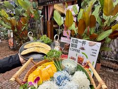 -芭黎人江景轻奢酒店(告庄西双景星光夜市店)