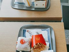 -麦当劳(展览路店)