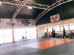 -洛克公园·篮球·足球·羽毛球(莘庄店)