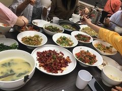 -几个木匠匠人厨房