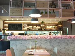 -樱花里音乐餐吧·牛扒椰子鸡(东圃店)