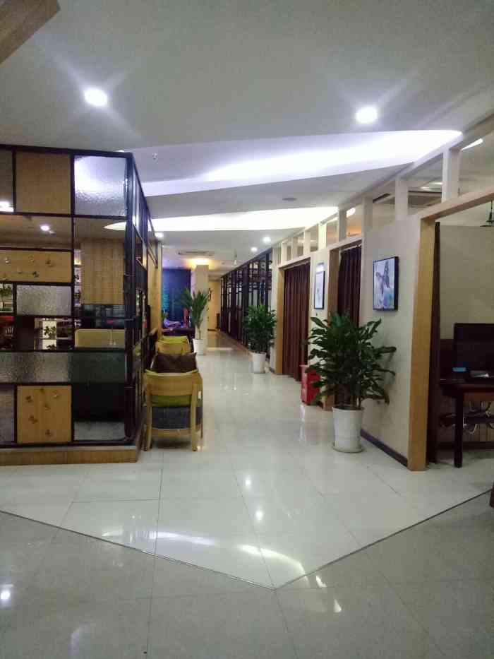 风蝶网咖(杨家坪店)-"第一次去,觉得眼前一亮,环境很好,主要是.