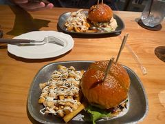 -三勾JJJ Burger&Coffee(梅溪湖店)