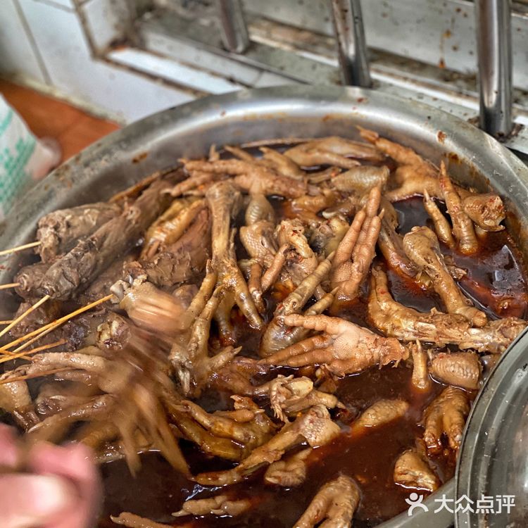 / 苏州 / 苏香记 / 坐在湖边吃卤味