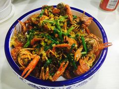 -虾弄弄海派小龙虾·牛羊蝎子火锅