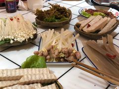 -贤合庄卤味火锅(安吉万达店)