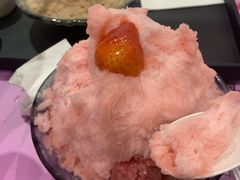 新鲜草莓棉花甜-Ice Monster冰馆·CNN评选全球十大甜品(国贸商城店)