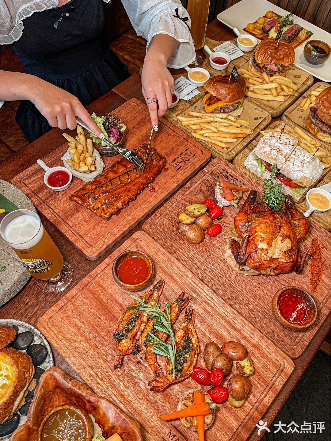 重庆探店| 新晋美式西餐厅奥特曼芝士汉堡🍔