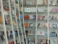 -钟书阁(松江泰晤士小镇店)