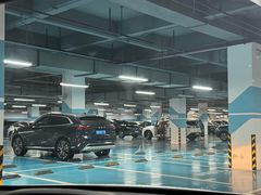 -奥特莱斯停车场