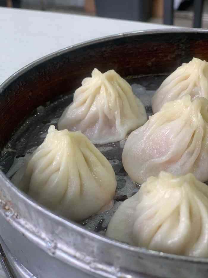 小笼汤包面馆-"「金牌小笼包」随便走进一家上海小店都能吃.