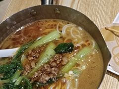 -魔都三兄弟酸辣粉·蘸卤炸串(虹桥万科店)