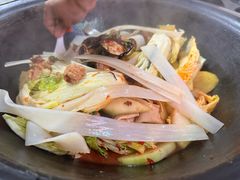 -东北烧烤铁锅炖水库鱼