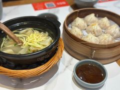 蟹粉小馄饨-馋三尺蟹粉小笼(人民广场店)