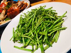 清炒芦蒿-臻鲜燕海鲜融合餐厅(金陵style店)