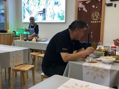 大堂-老前童小吃(北明程路店)