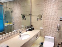 -乌兰湖畔草坪轻奢营地