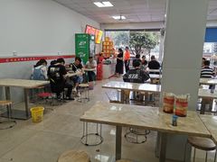 大堂-凤张螺蛳粉·爽口粉(跃进路总店)