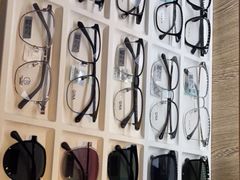 -天空之镜眼镜店蔡司依视路配镜授权零售店(望京颐堤港店)