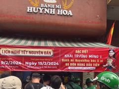 -Bánh Mì Huynh Hoa