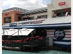 -奥特莱斯停车场