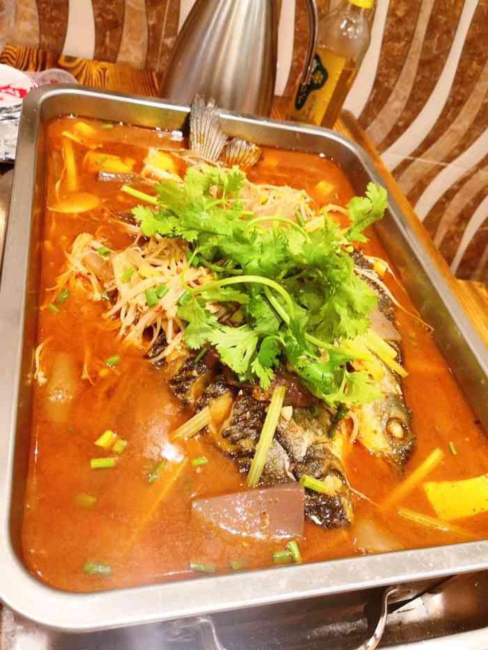梁记石锅鱼烧烤-"周日晚过来这边吃石锅鱼在美团上买的套餐.
