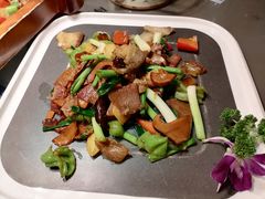 邓诺火腿炒牛肝菌-段公子·精品云南菜
