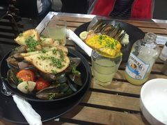 -12 Rocks Beach Bar Cafe