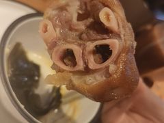 -帅巴人舅母子腊蹄民俗村