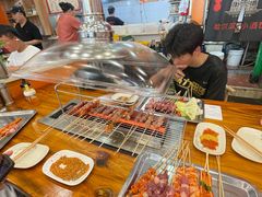 -哈尔滨小酒馆·鲜肉现穿自助烧烤(康新花园店)