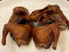 手抓爆汁脆皮乳鸽-黄但记老店·陈村粉食府