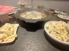 -景明轩•养生酸汤鱼火锅 云贵鲜菌 现舂野果酸汤(王寨小区店)