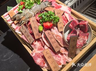 中间还有游戏环节真的是兼美味和氛围于一体