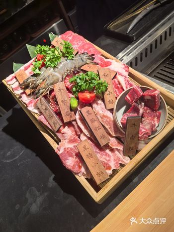 中间还有游戏环节真的是兼美味和氛围于一体