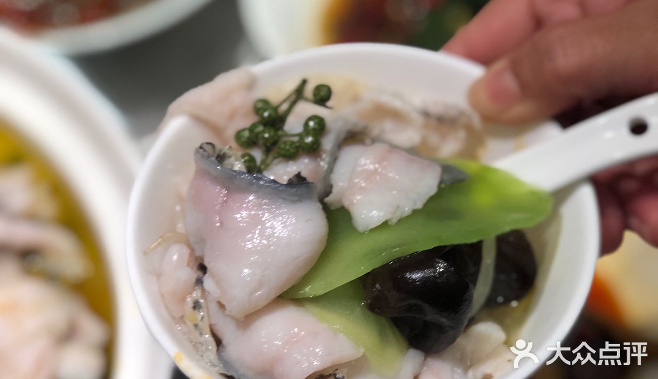 鱼肉紧致细嫩，青花椒恰到好处