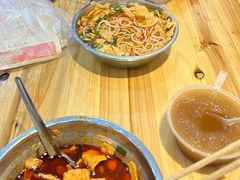 -柳州肥姨妈大骨螺蛳粉(东靖路店)