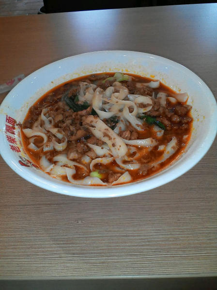 老柴削面-"我免费吃了一份刀削面,是猪肉面.味道还不.