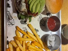 牛油果蓝波芝士汉堡-Grinder 绞肉机汉堡(武定路店)