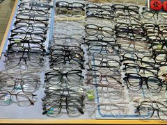 -三叶眼镜城批发市场(上海火车站店)