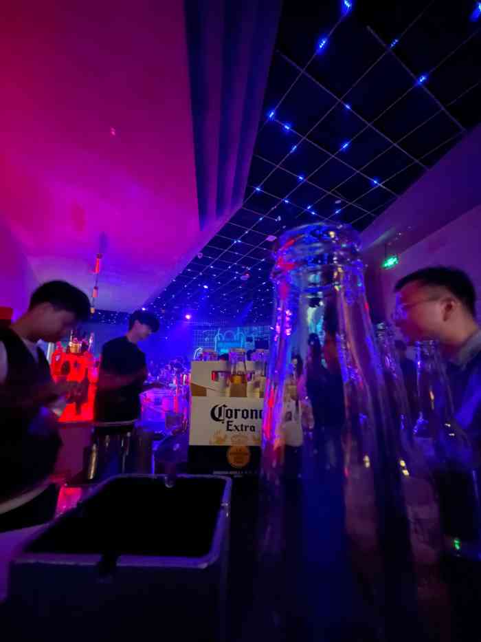 neon dance霓虹跳舞俱乐部(成都兰桂坊店)-"兰桂坊又恢复了开始时候的