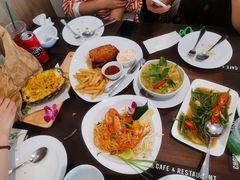 -Chom Cafe and Restaurant