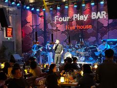 -FOUR PLAY BAR
