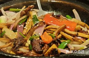 Beef with King Oyster Mushrooms in Clay Pot