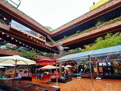-瑞虹新天地月亮湾