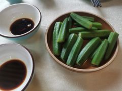 -猪三哥肥肠鸡川菜小炒
