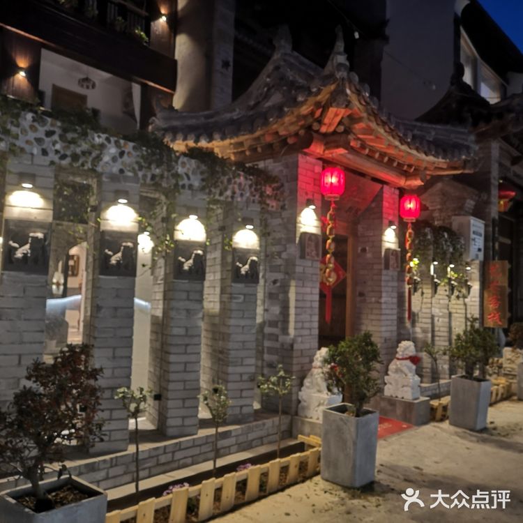 下午5点从咸阳出发，到6点整正好一个小时到袁家村