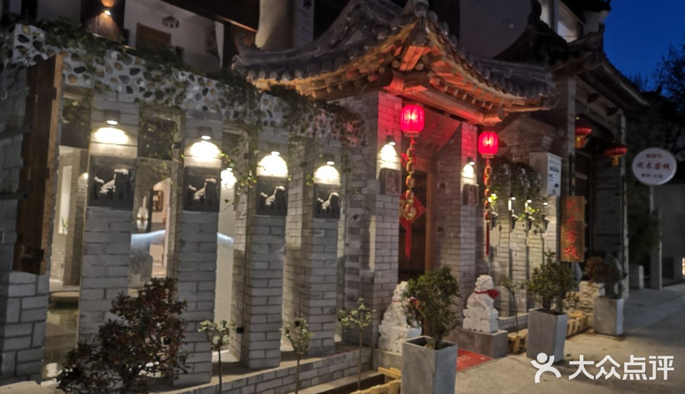 下午5点从咸阳出发，到6点整正好一个小时到袁家村