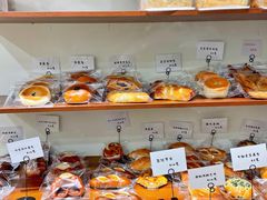 面包甜点陈列柜-雀食面包店(钟楼店)