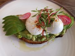 牛油果温泉蛋吐司-O'mills Sourdough Bakery&Bistro(永嘉路店)